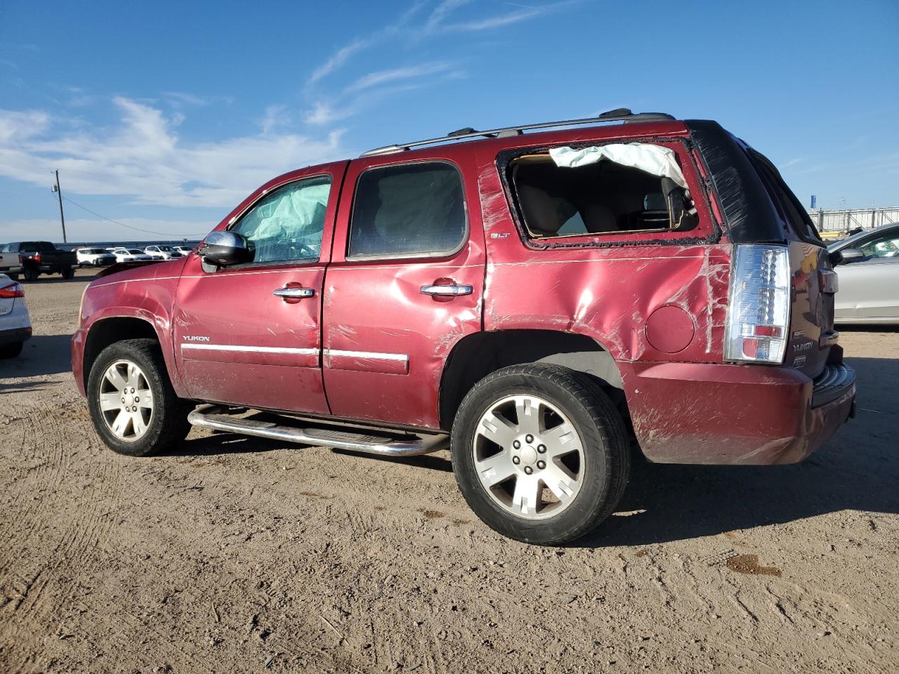 2011 GMC Yukon - Image 2