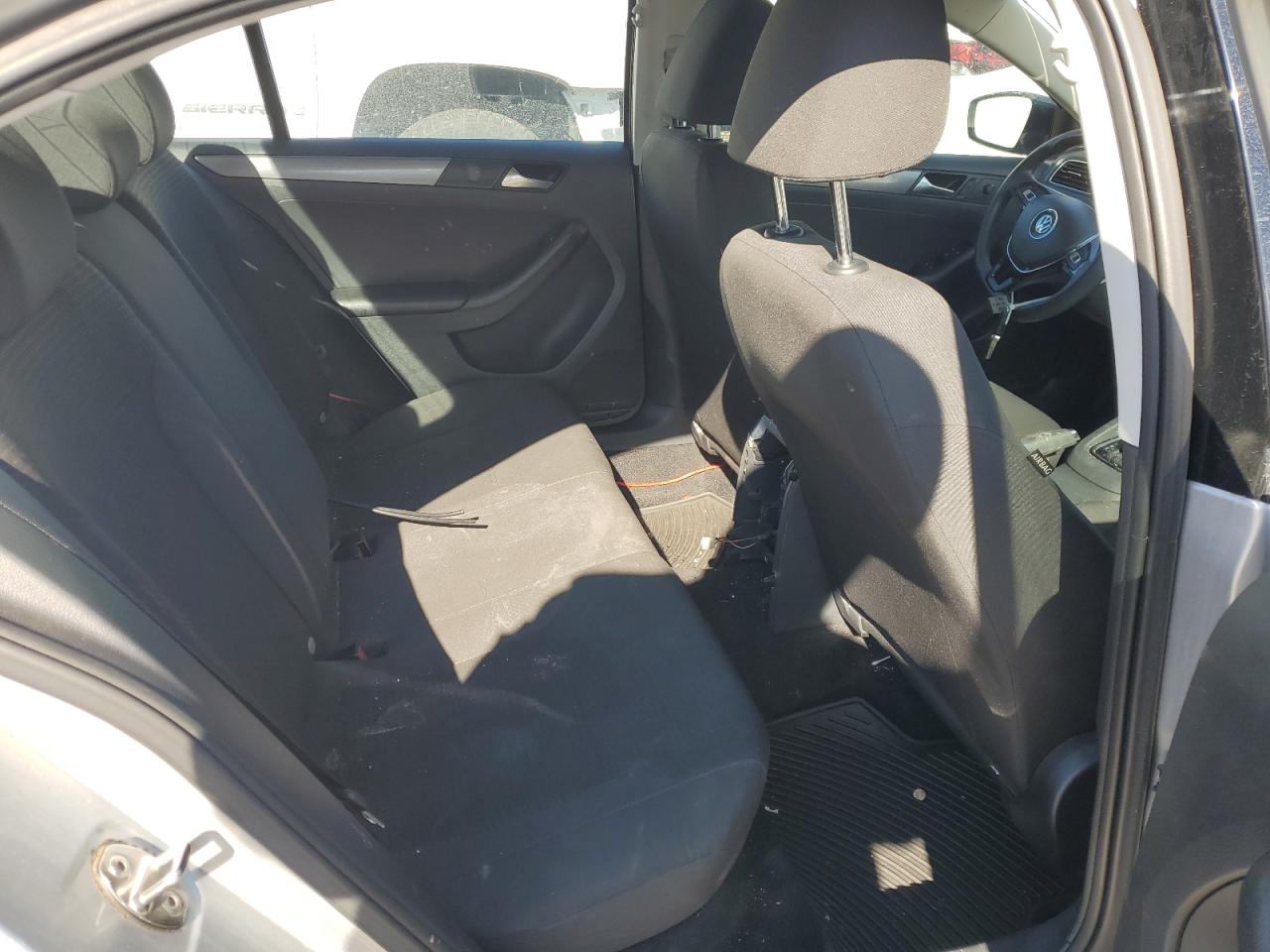 2015 Volkswagen Jetta - Image 10