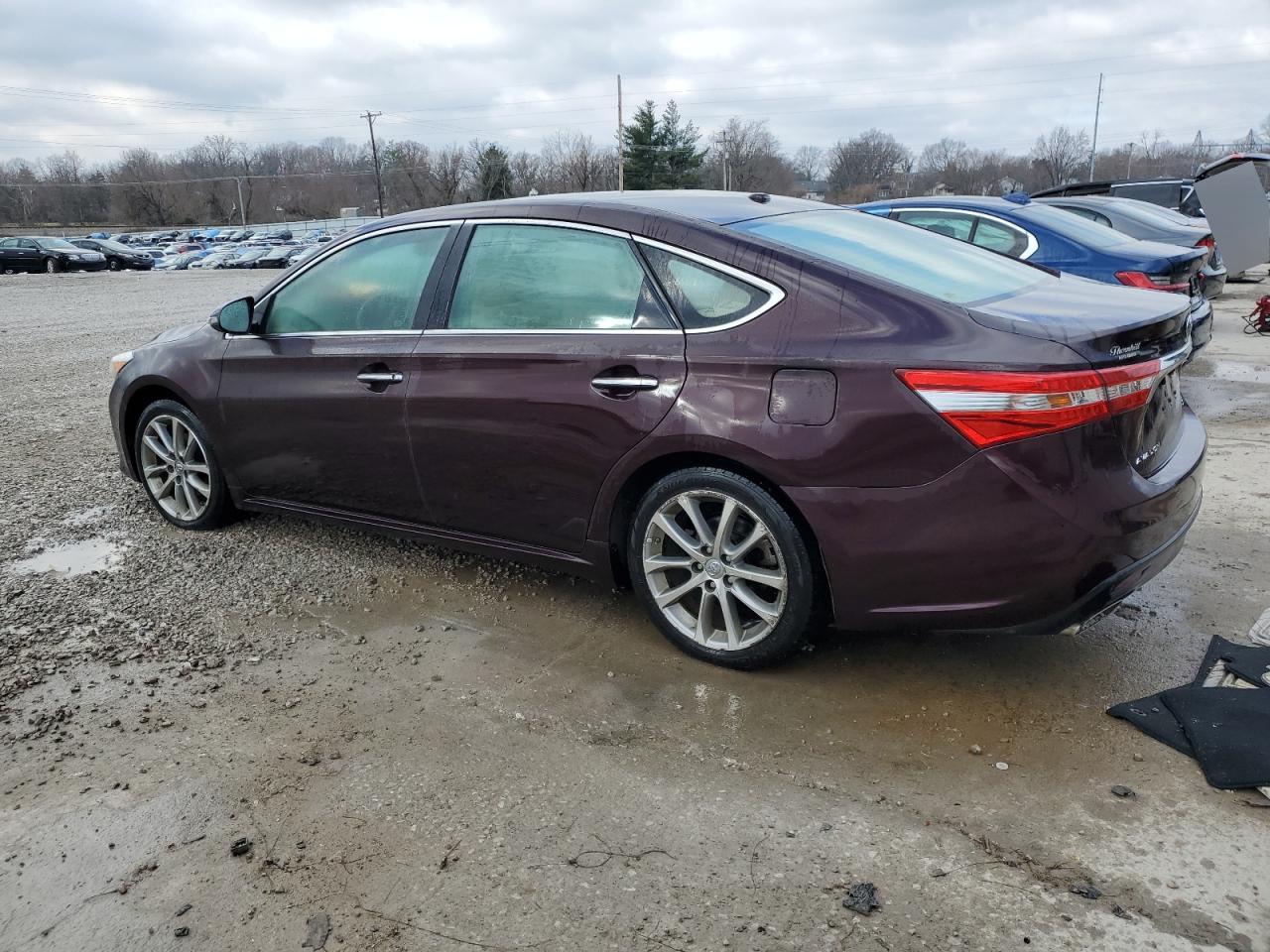 2015 Toyota Avalon - Image 2