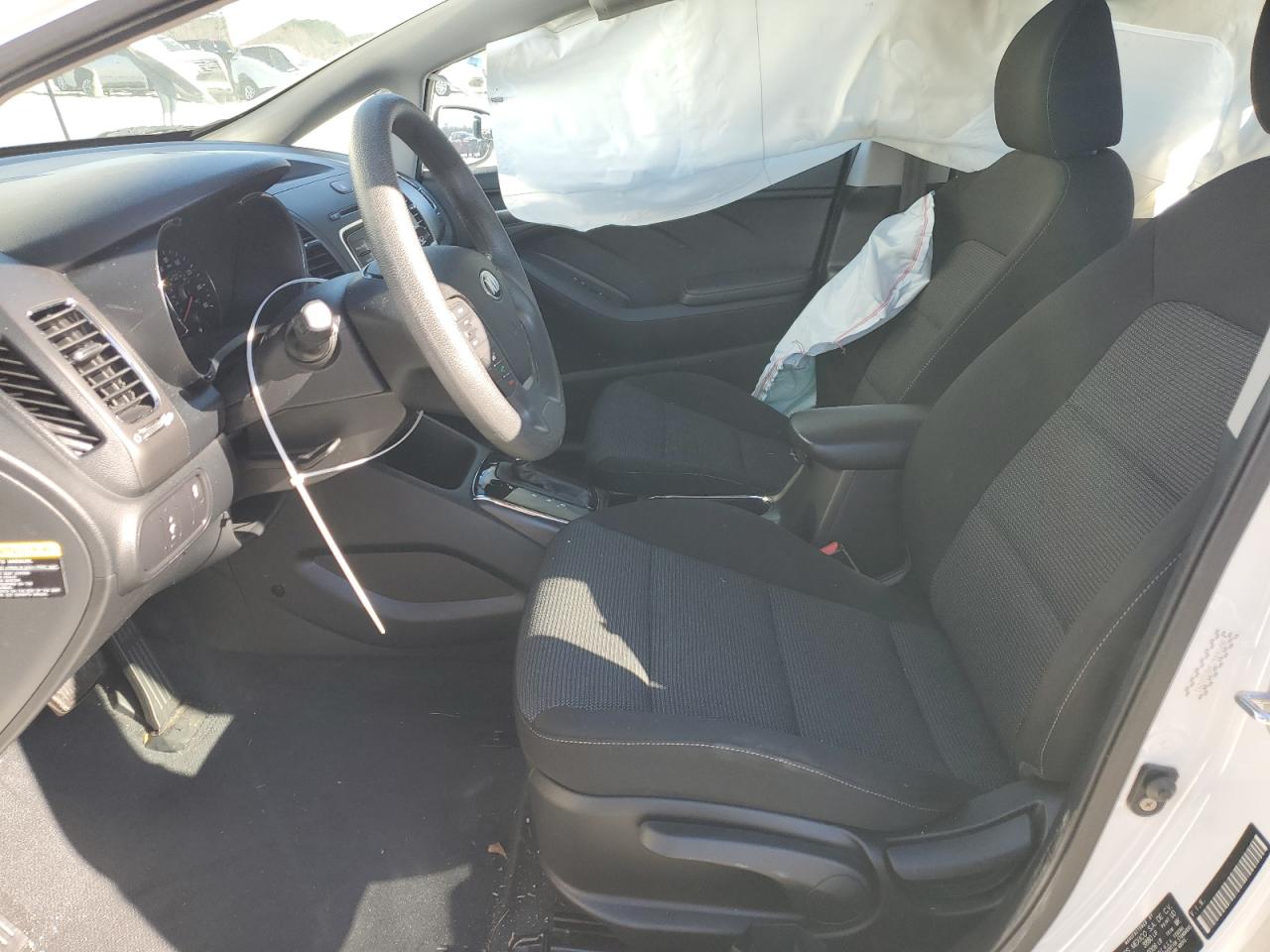 2017 Kia Forte - Image 7