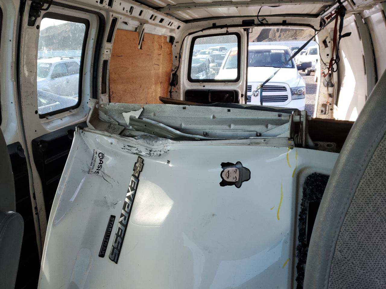 2015 Chevrolet Express - Image 10