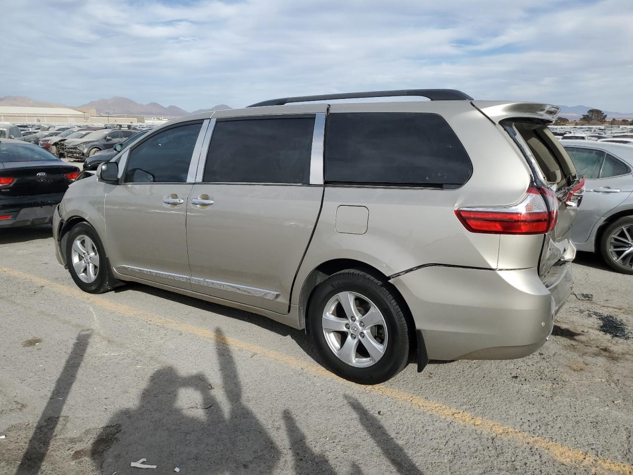 2015 Toyota Sienna - Image 2