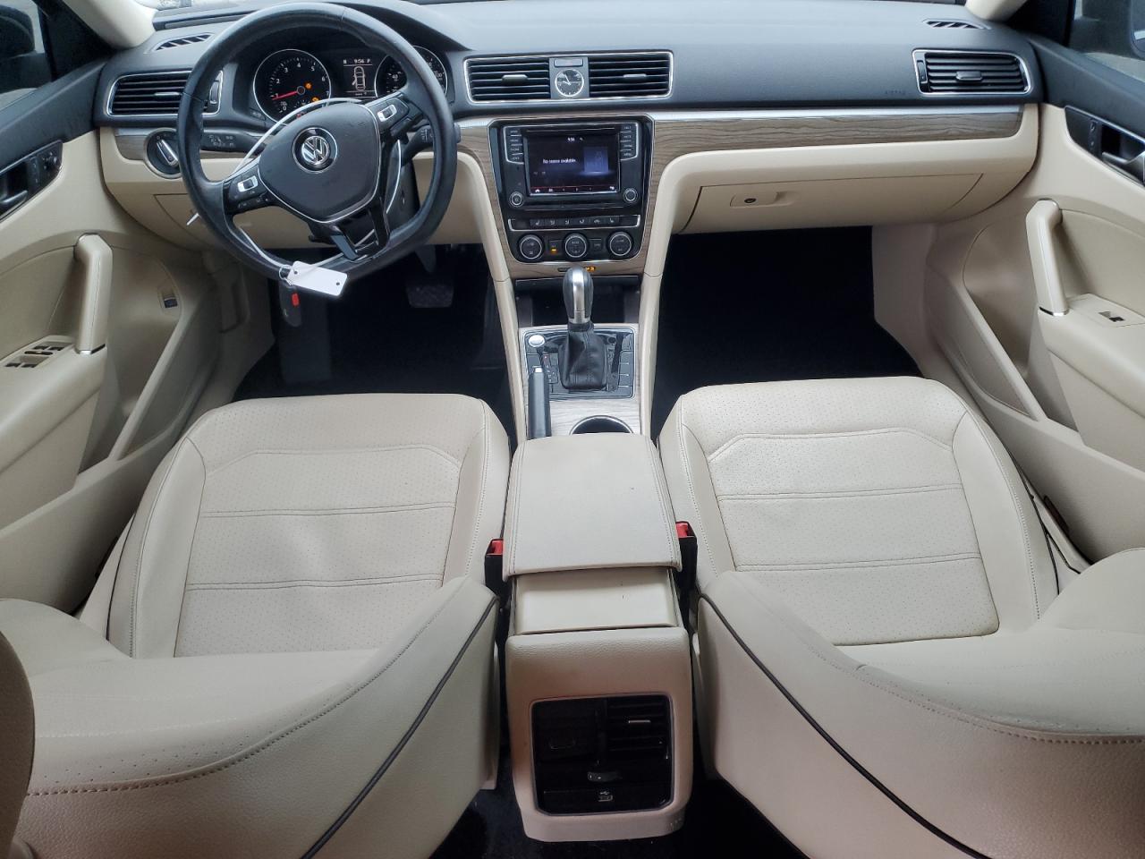 2017 Volkswagen Passat - Image 8