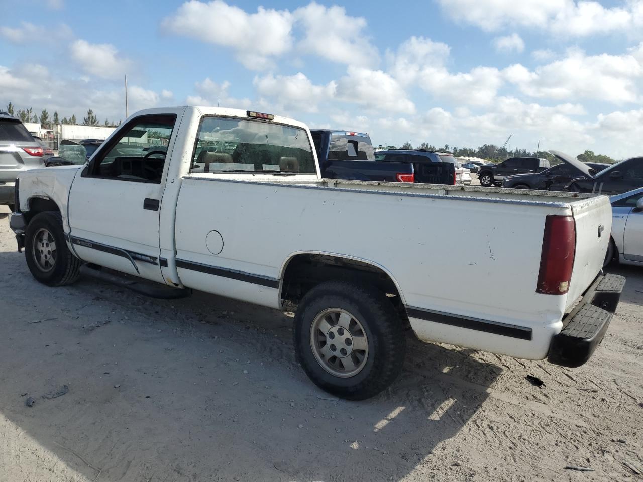 1994 Chevrolet GMT-400 - Image 2