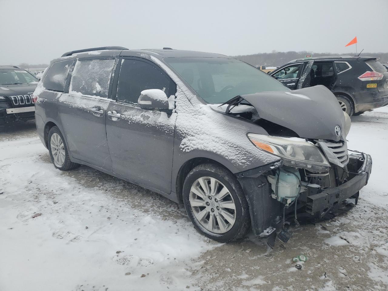 2015 Toyota Sienna - Image 4