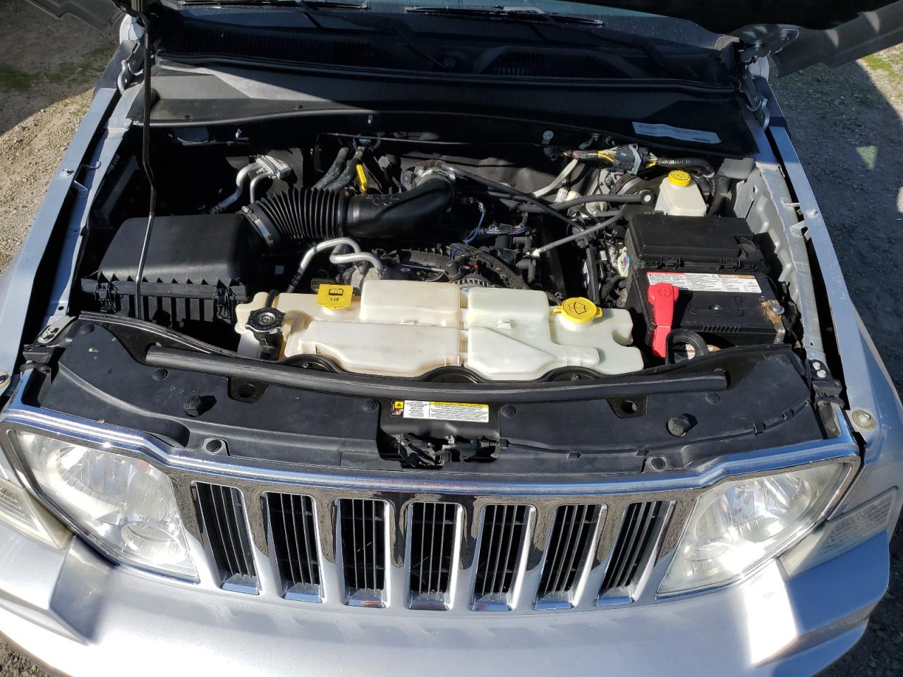 2012 Jeep Liberty (North America) - Image 12