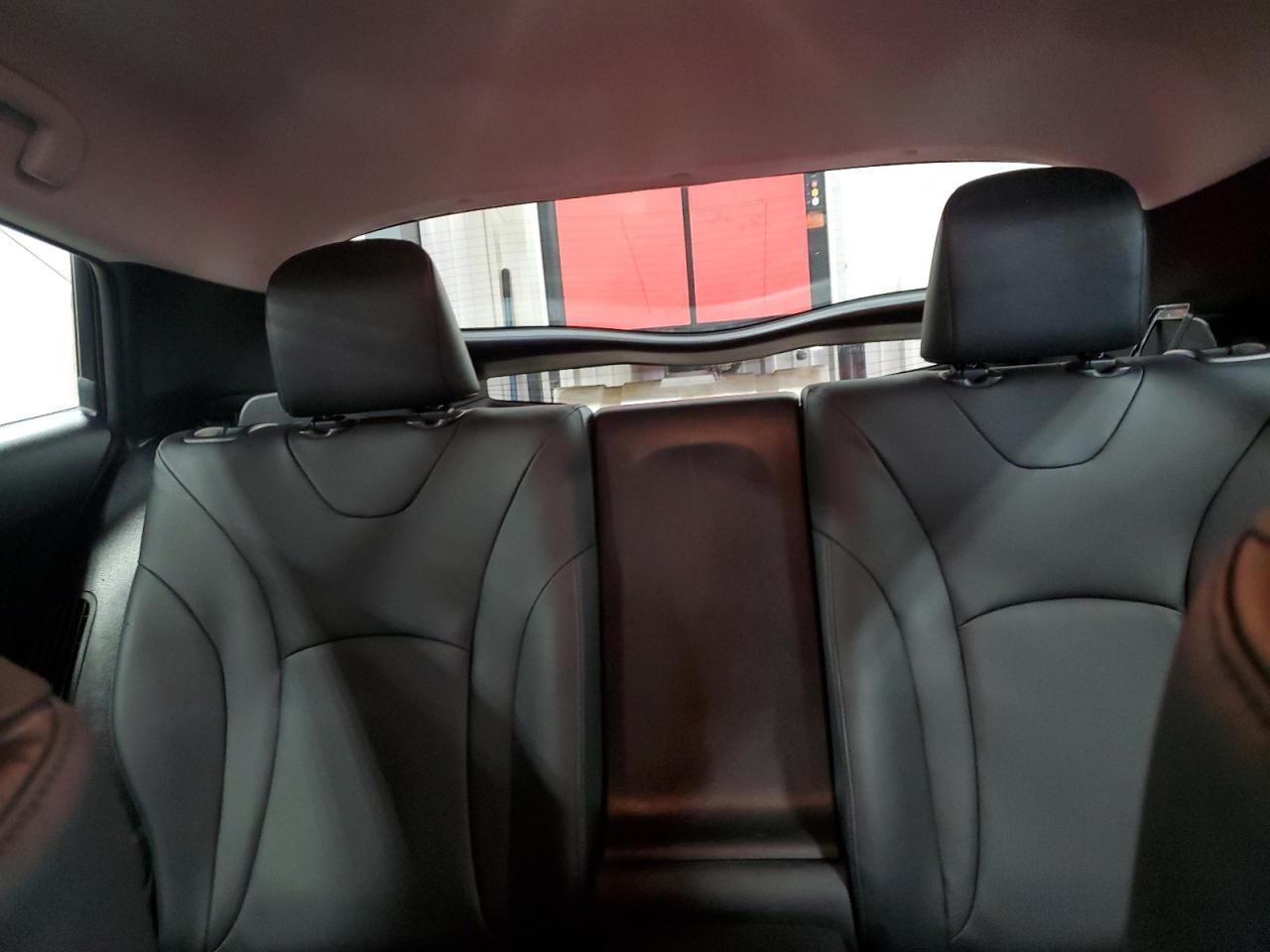 2018 Toyota Prius - Image 10
