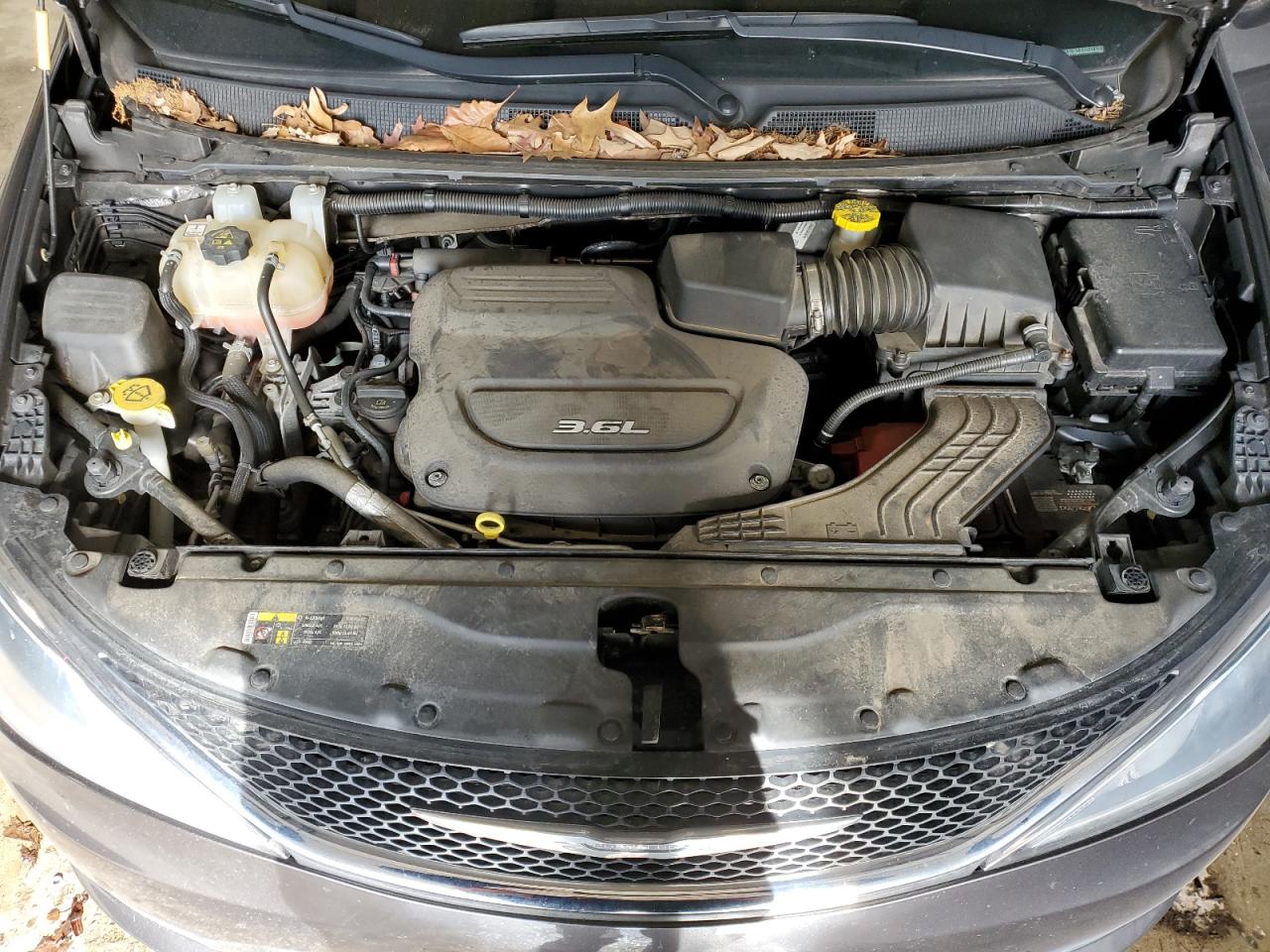 2017 Chrysler Pacifica - Image 12