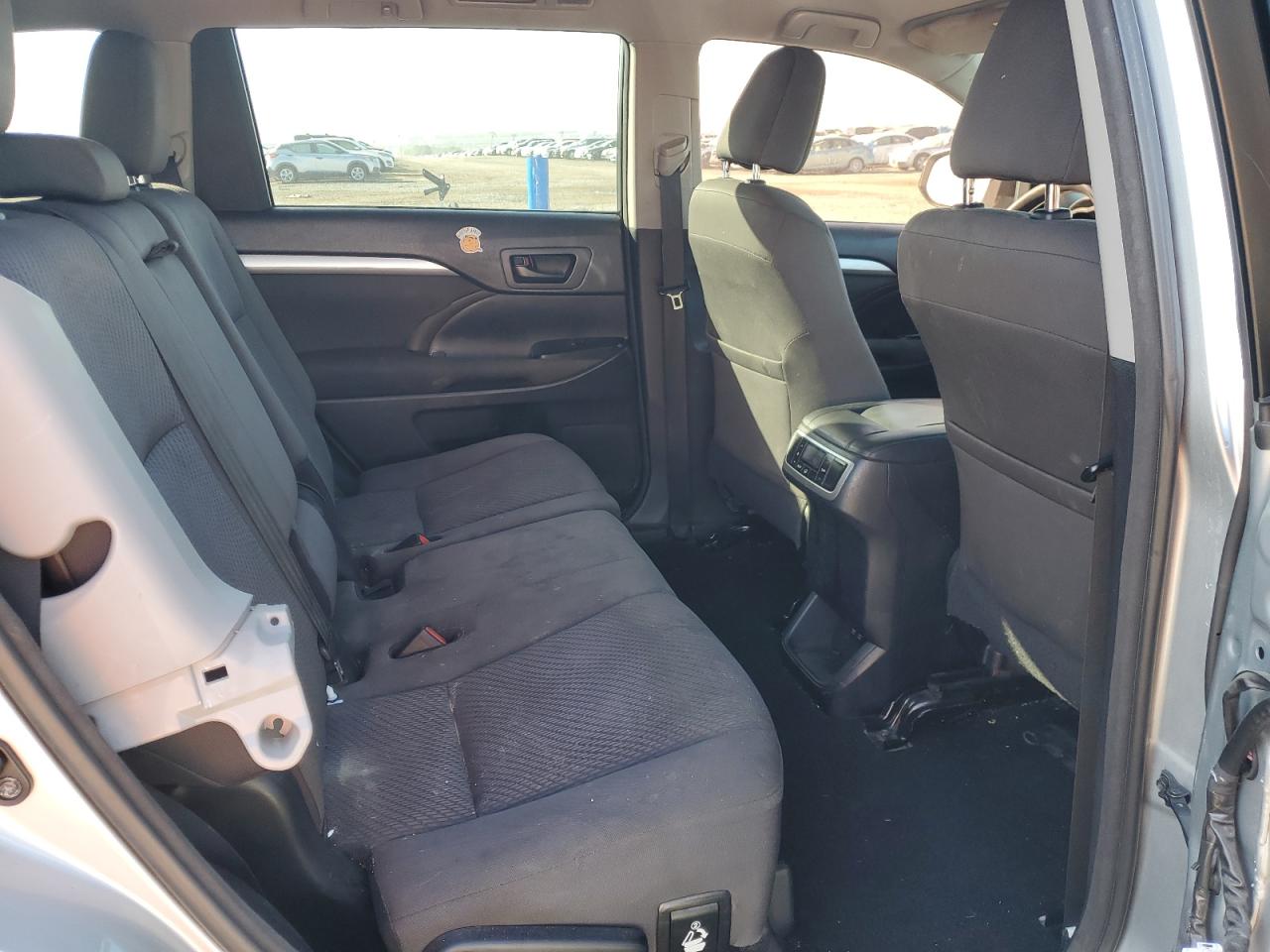 2017 Toyota Highlander - Image 11