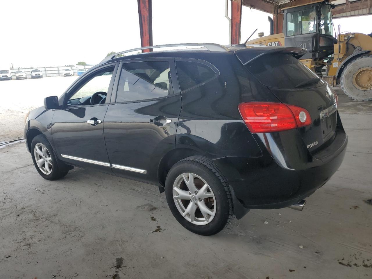 2011 Nissan Rogue - Image 2