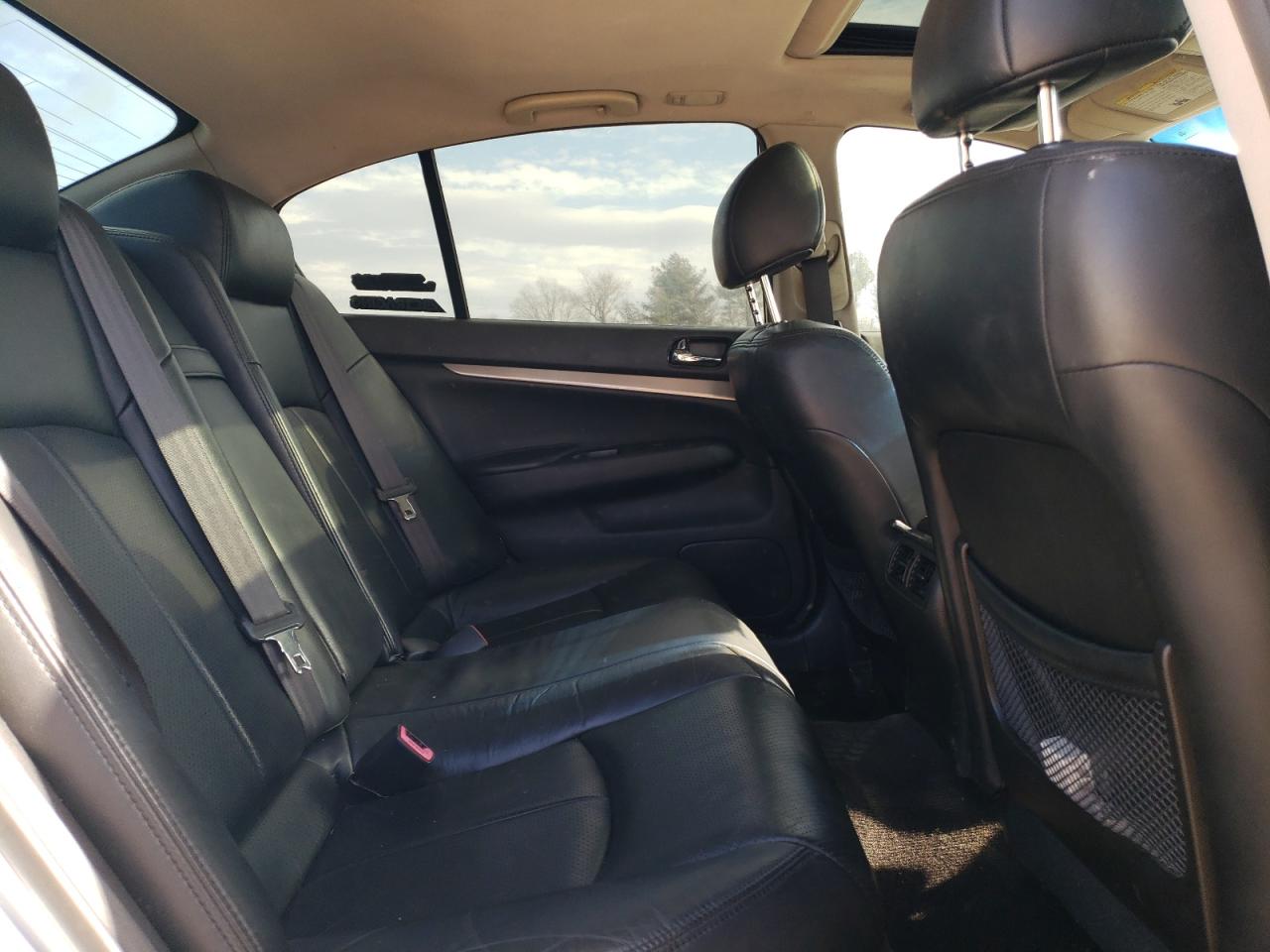 2011 Infiniti G - Image 10