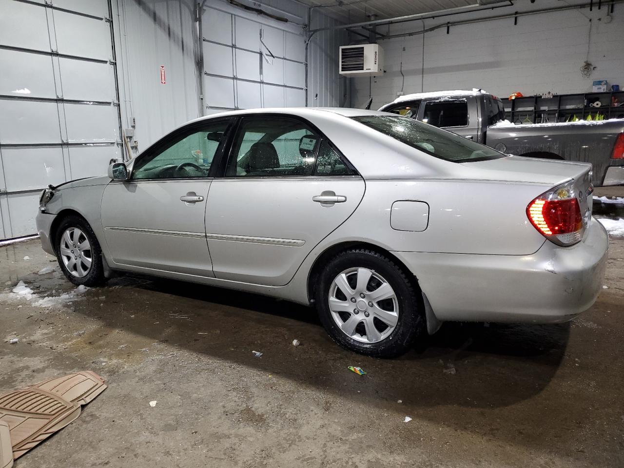 2005 Toyota Camry - Image 2