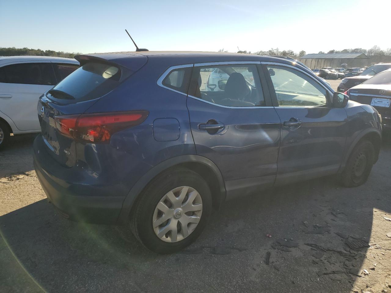 2018 Nissan Rogue - Image 3