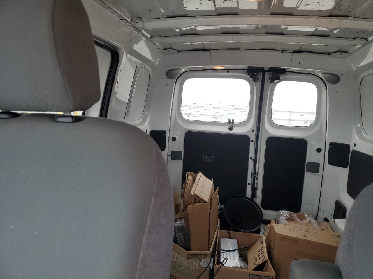 2015 Chevrolet Express - Image 10