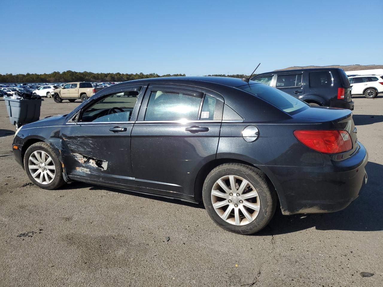 2010 Chrysler Sebring - Image 2