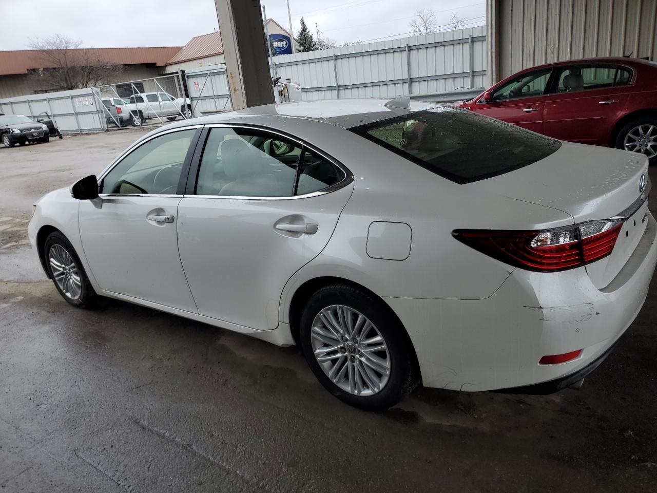 2015 Lexus ES - Image 2