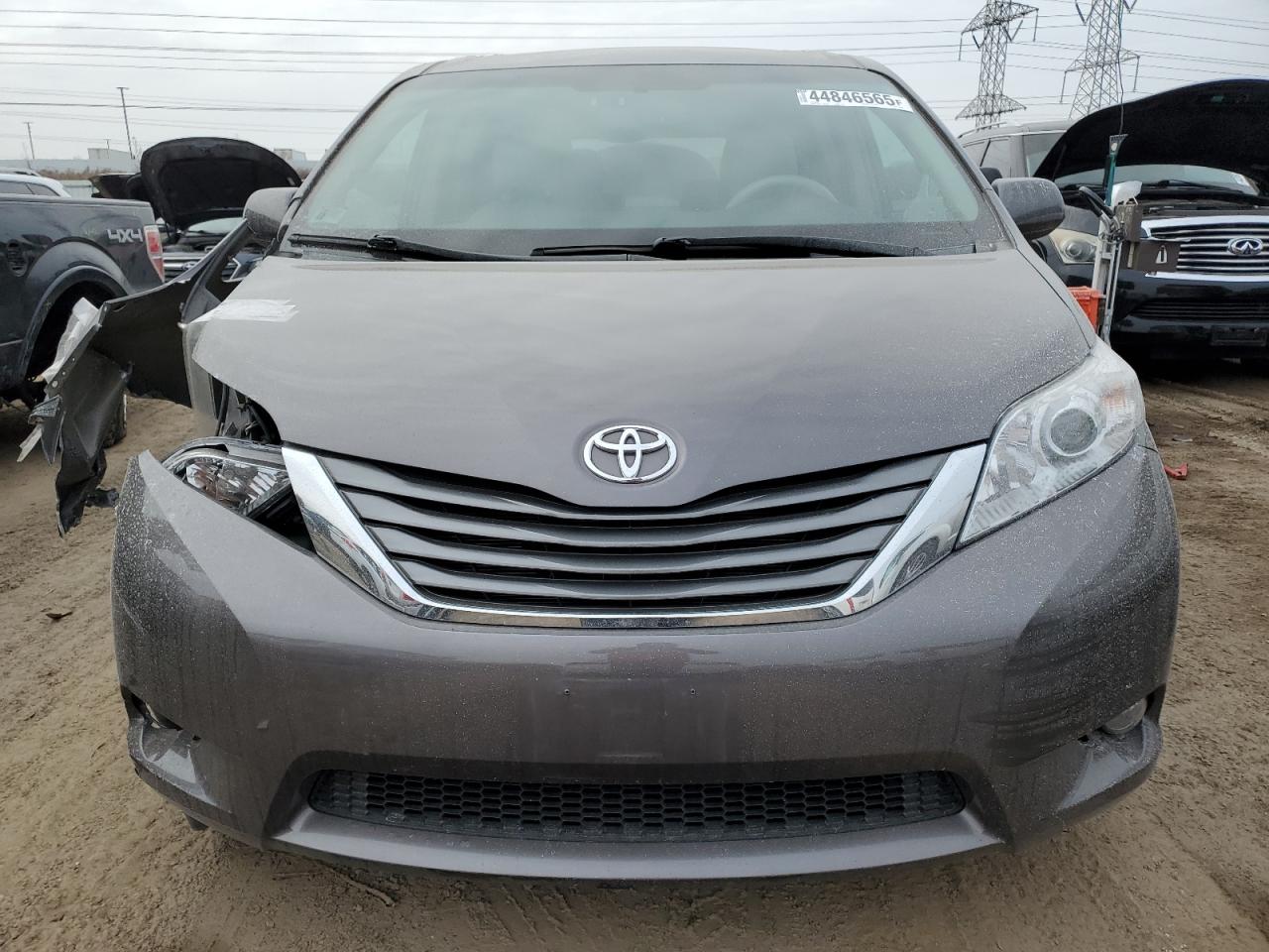 2012 Toyota Sienna - Image 5