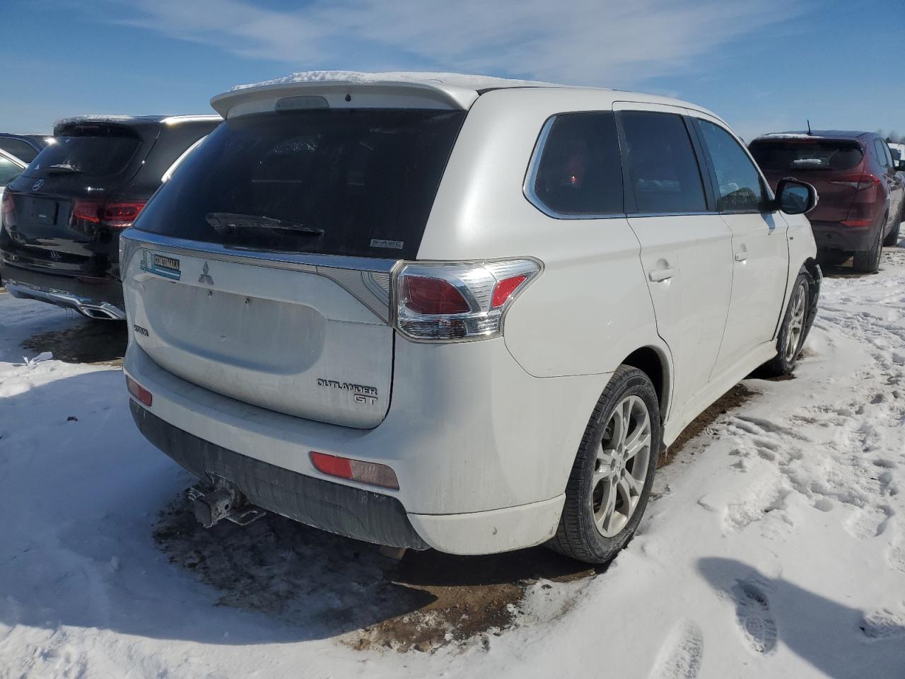 2014 Mitsubishi Outlander - Image 3