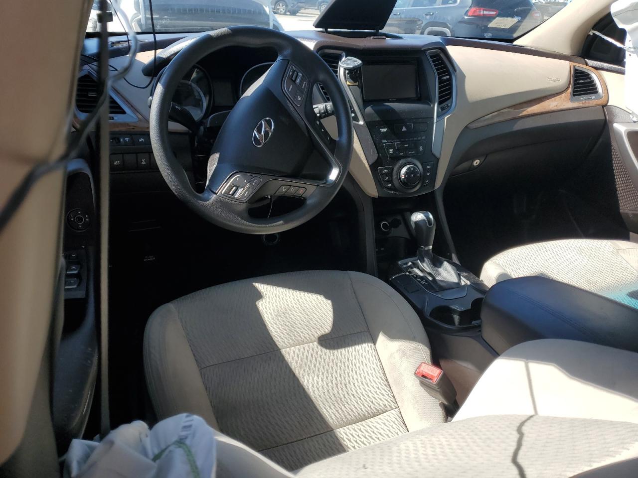 2016 Hyundai Santa Fe - Image 8