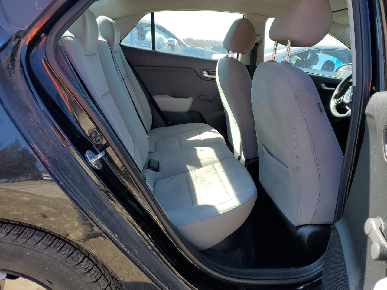 2018 Kia Rio - Image 10