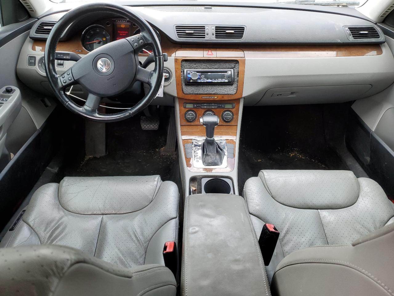 2007 Volkswagen Passat - Image 8