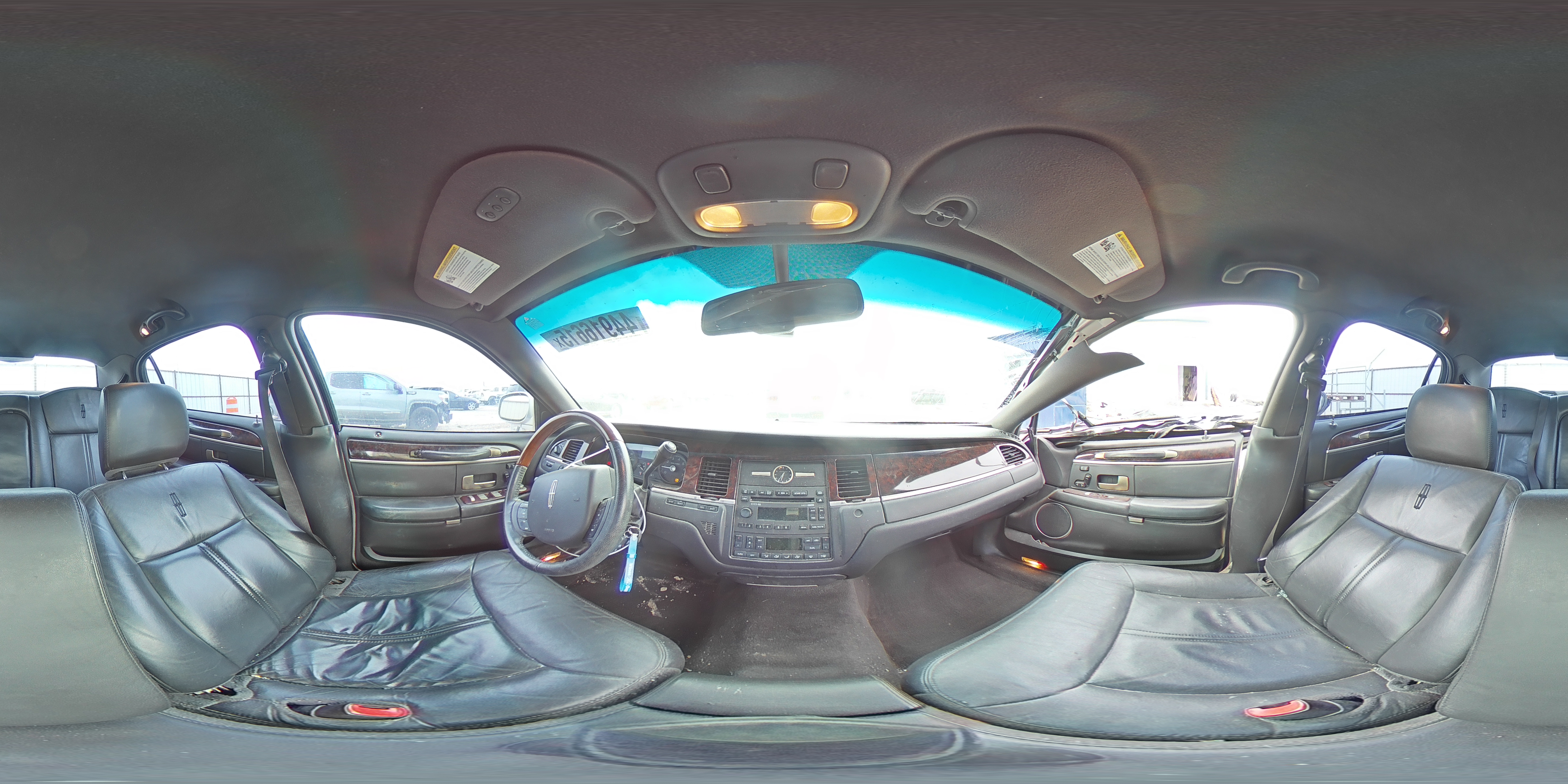 2011 Lincoln Town Car - Image 13