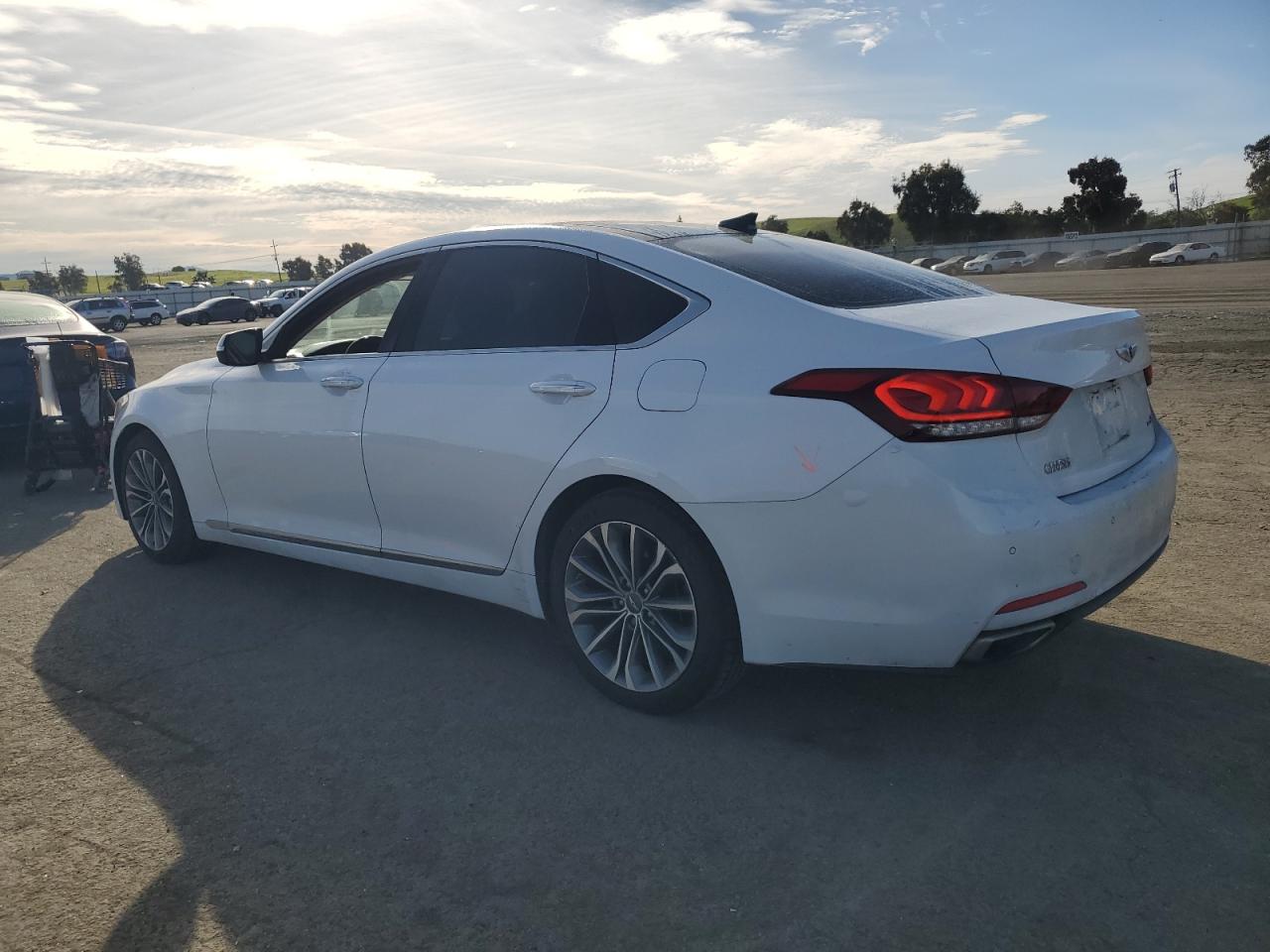 2015 Hyundai Genesis - Image 2
