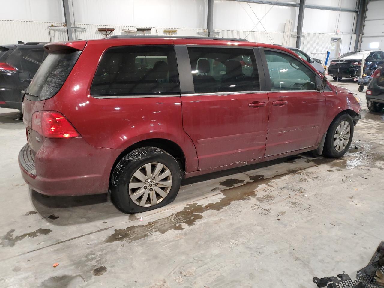 2012 Volkswagen Routan - Image 3