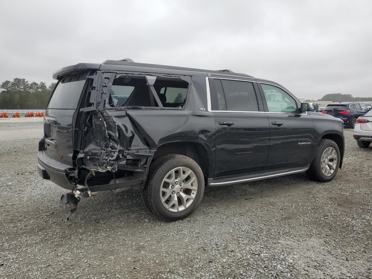 2016 GMC Yukon - Image 3