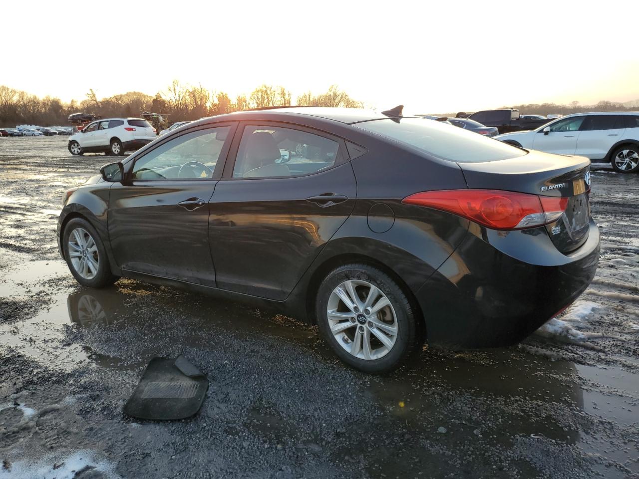 2012 Hyundai Elantra - Image 2