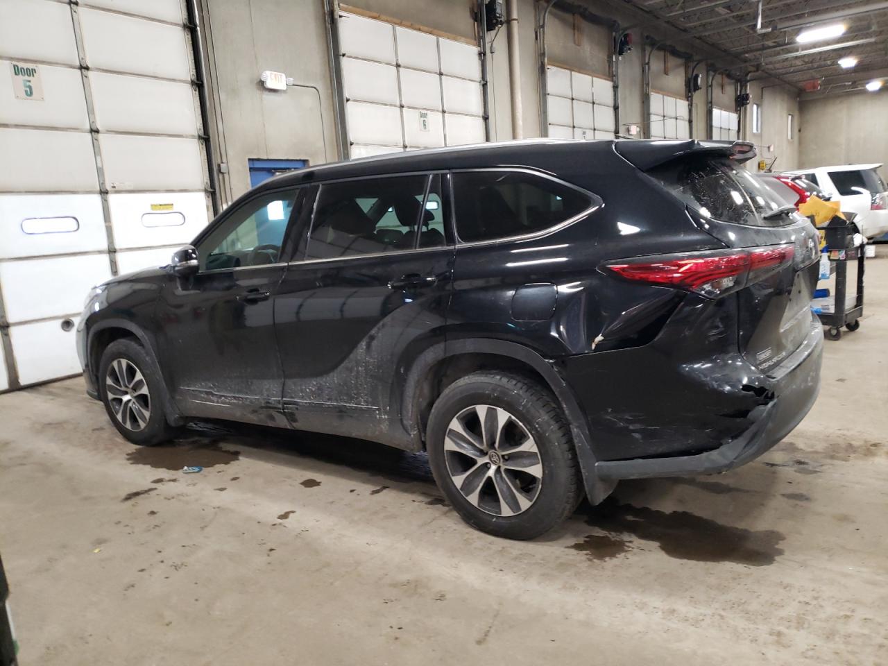 2021 Toyota Highlander - Image 2