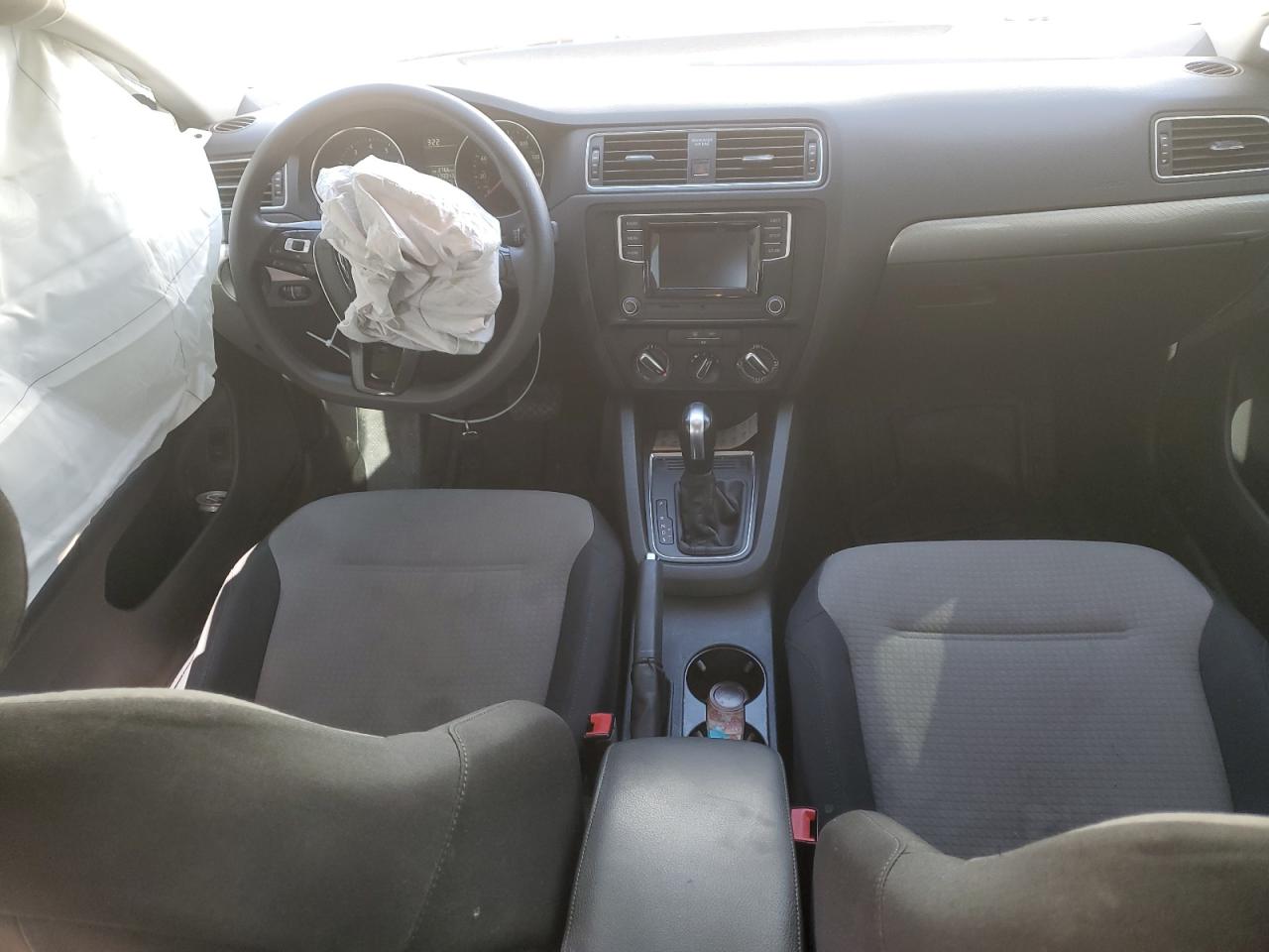2017 Volkswagen Jetta - Image 8