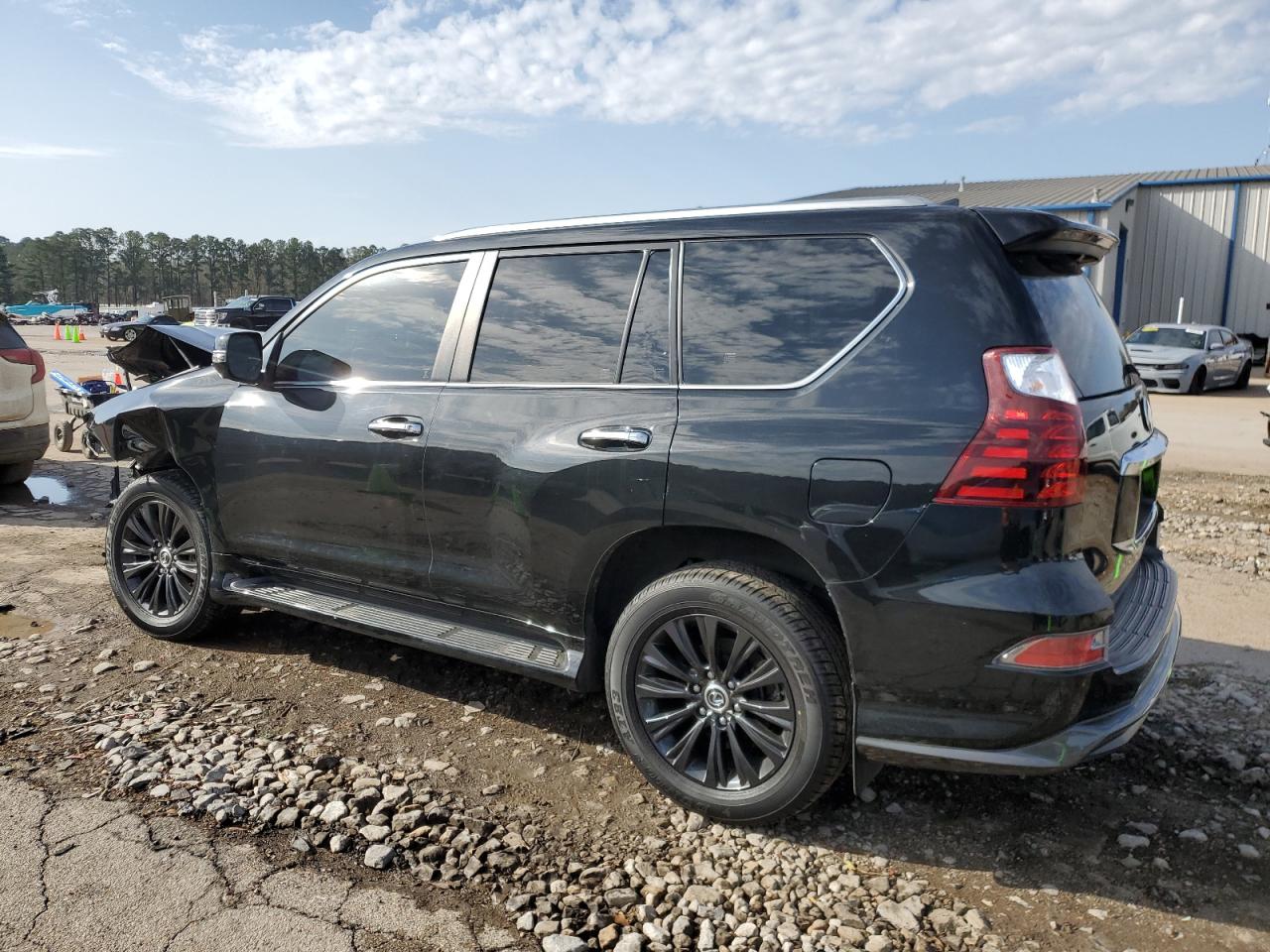 2022 Lexus GX - Image 2
