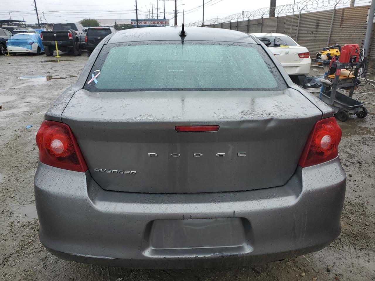 2013 Dodge Avenger - Image 6