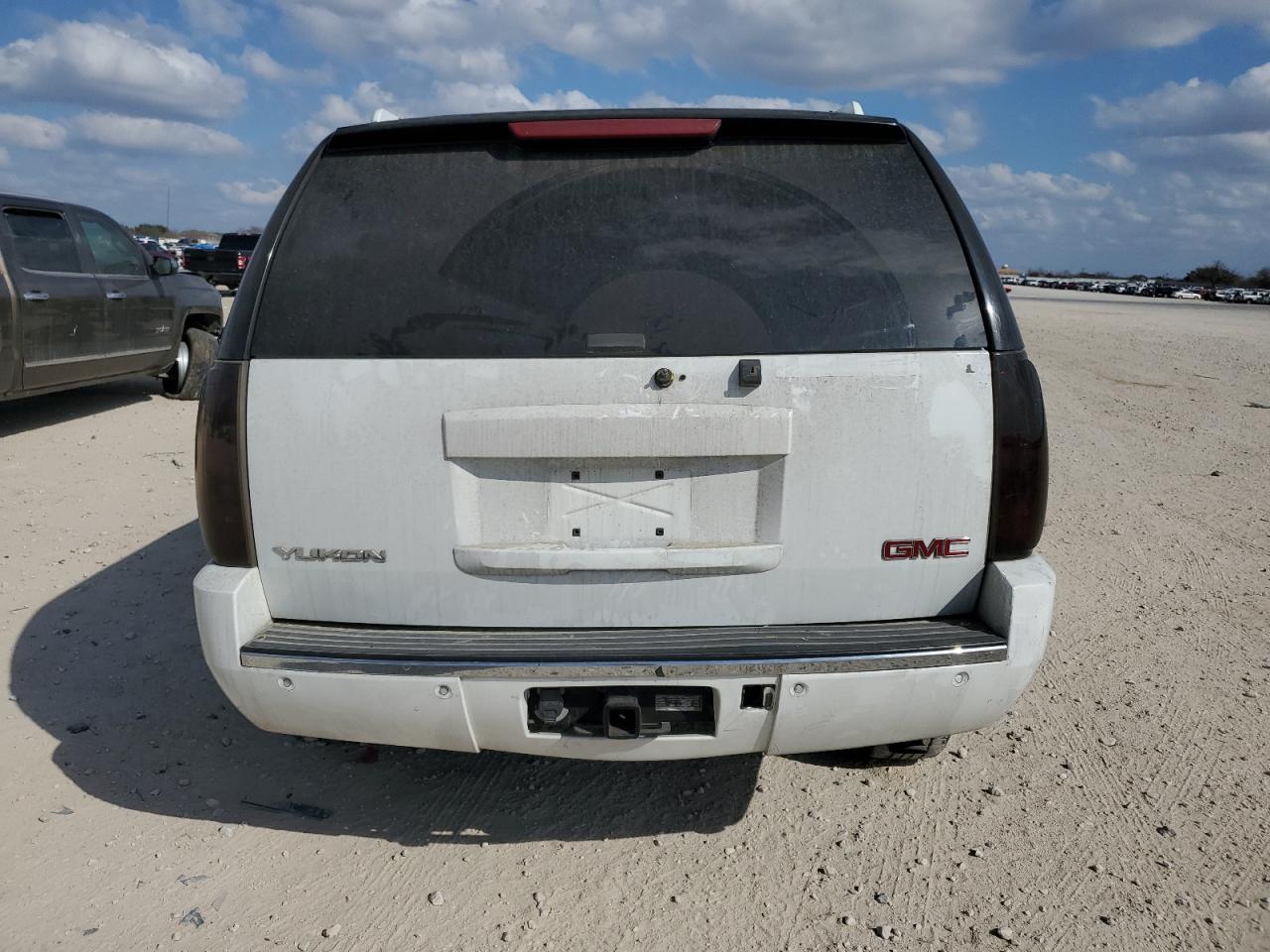 2007 GMC Yukon - Image 6