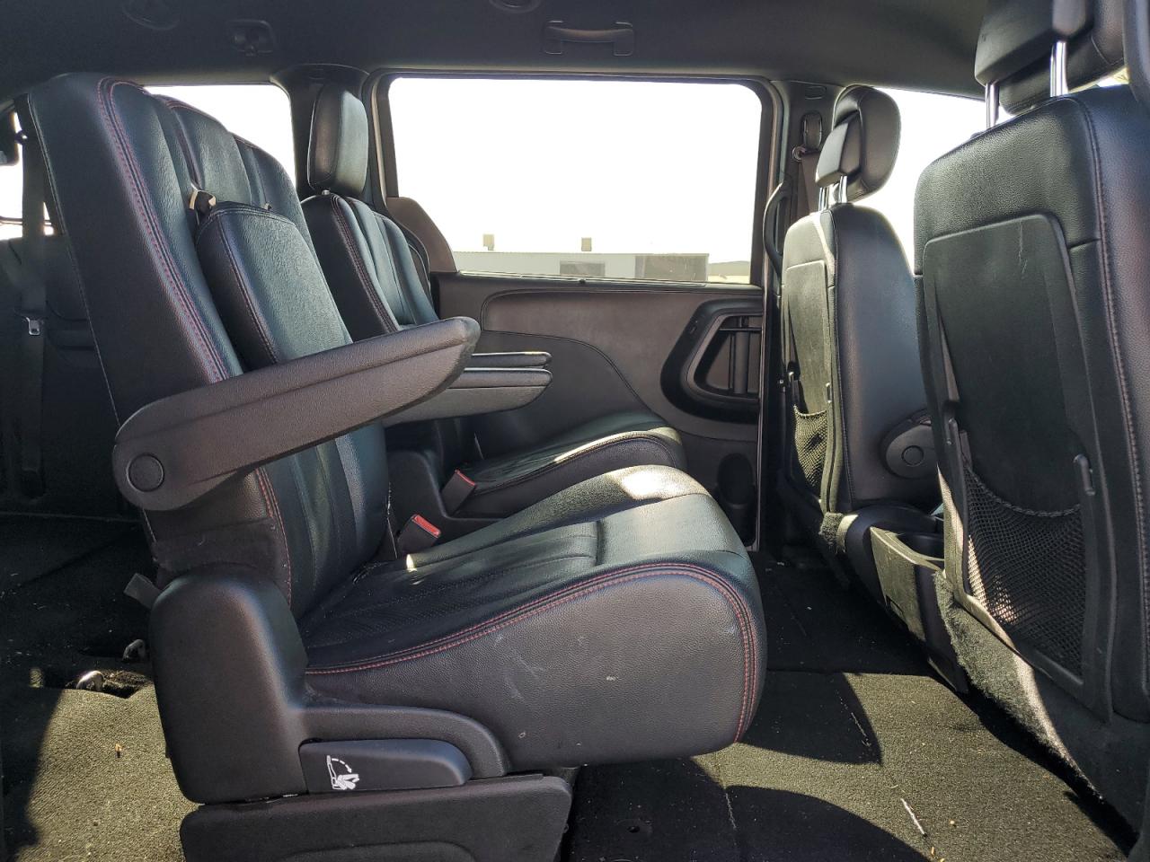 2018 Dodge Caravan - Image 11