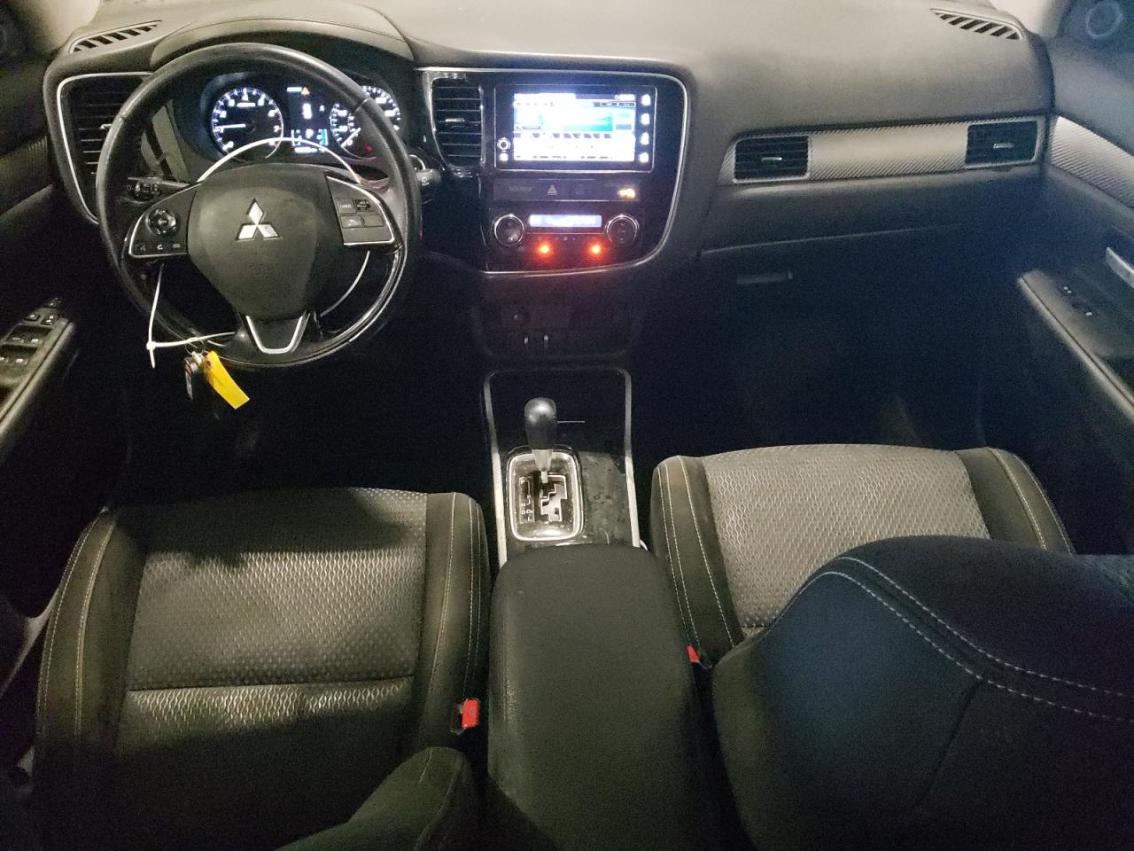 2017 Mitsubishi Outlander - Image 8
