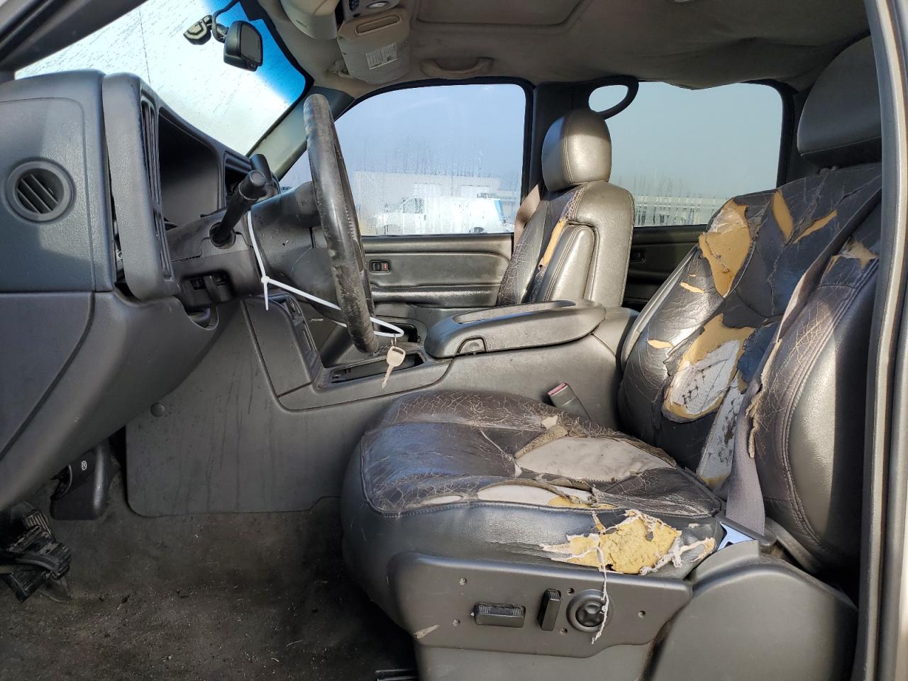 2004 Chevrolet Avalanche - Image 7