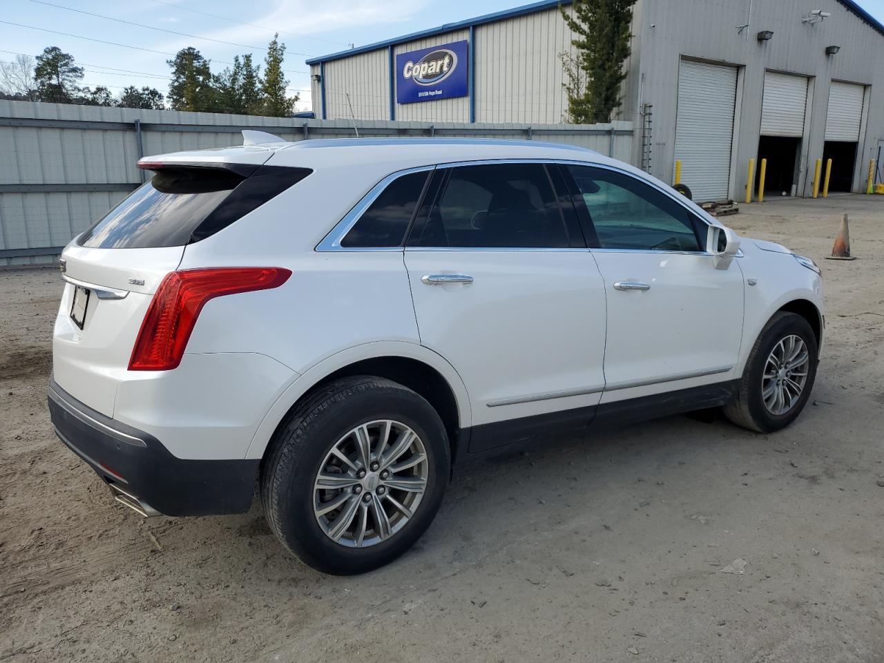 2017 Cadillac XT5 - Image 3