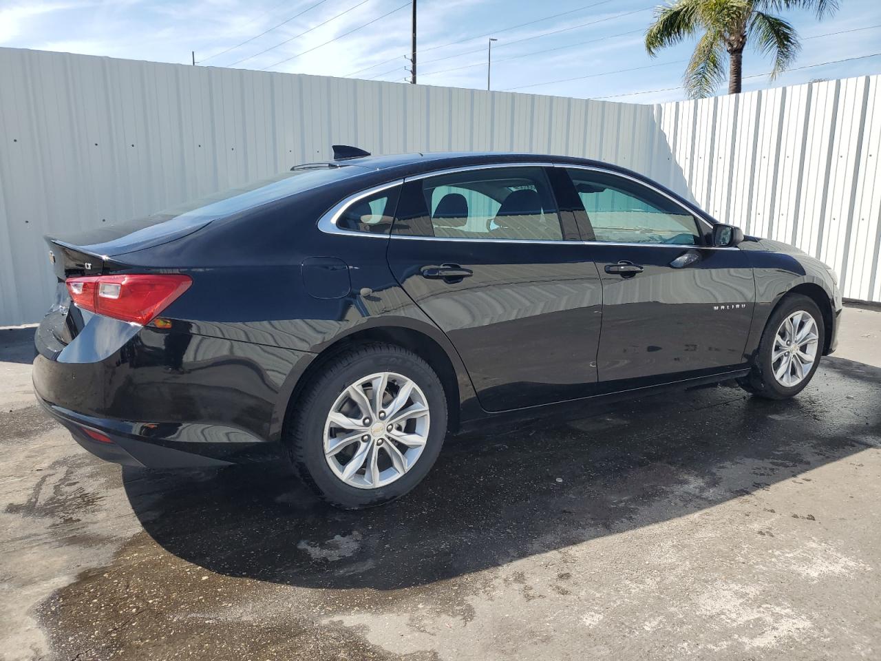 2023 Chevrolet Malibu - Image 3