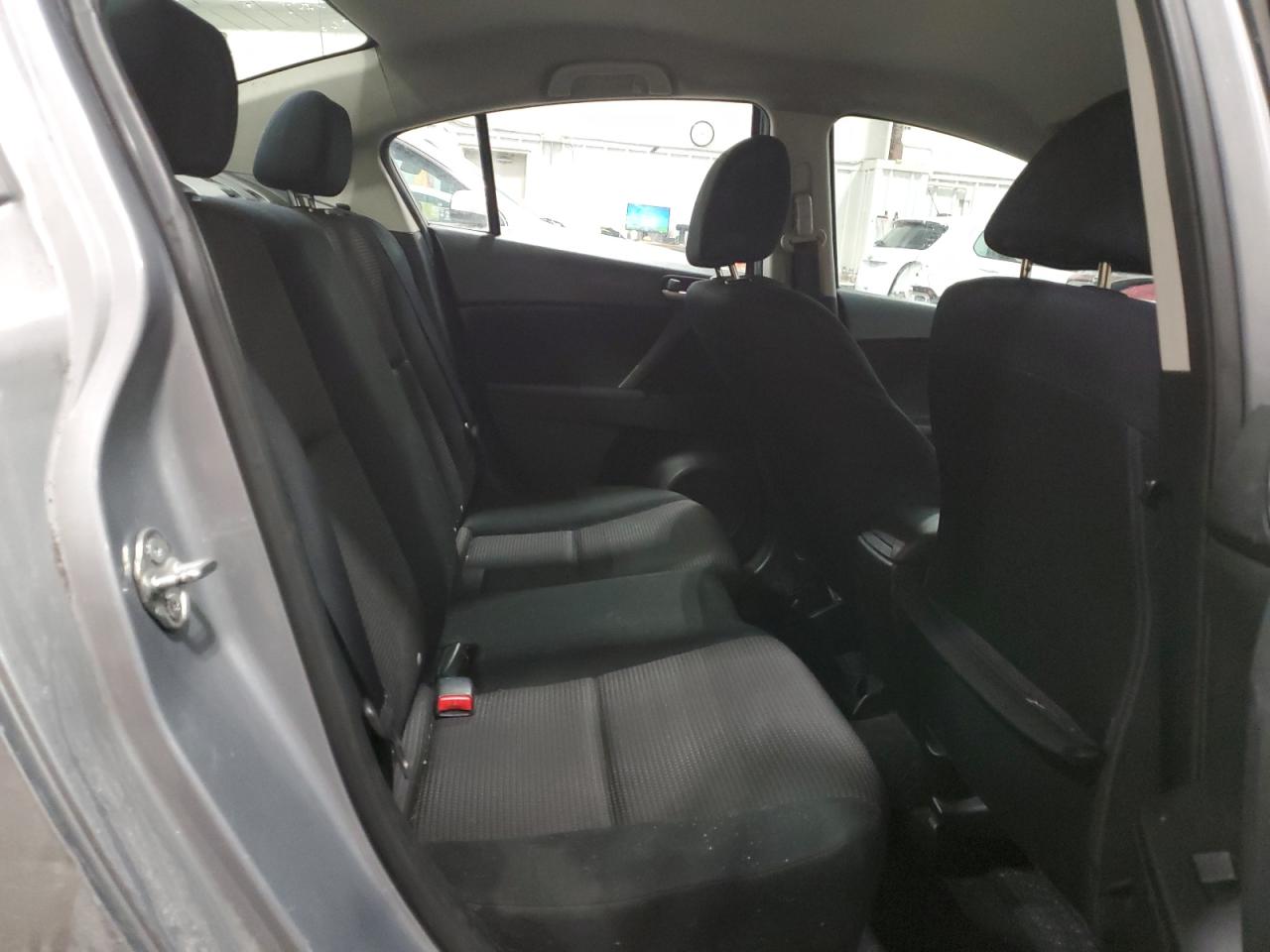2013 Mazda 3 - Image 10