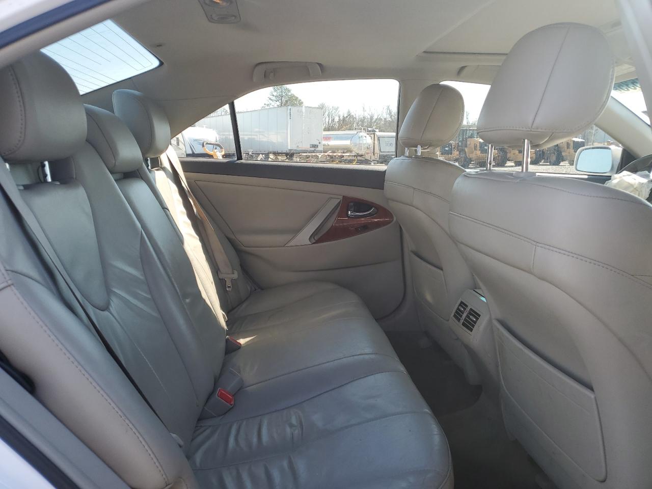 2011 Toyota Camry - Image 10
