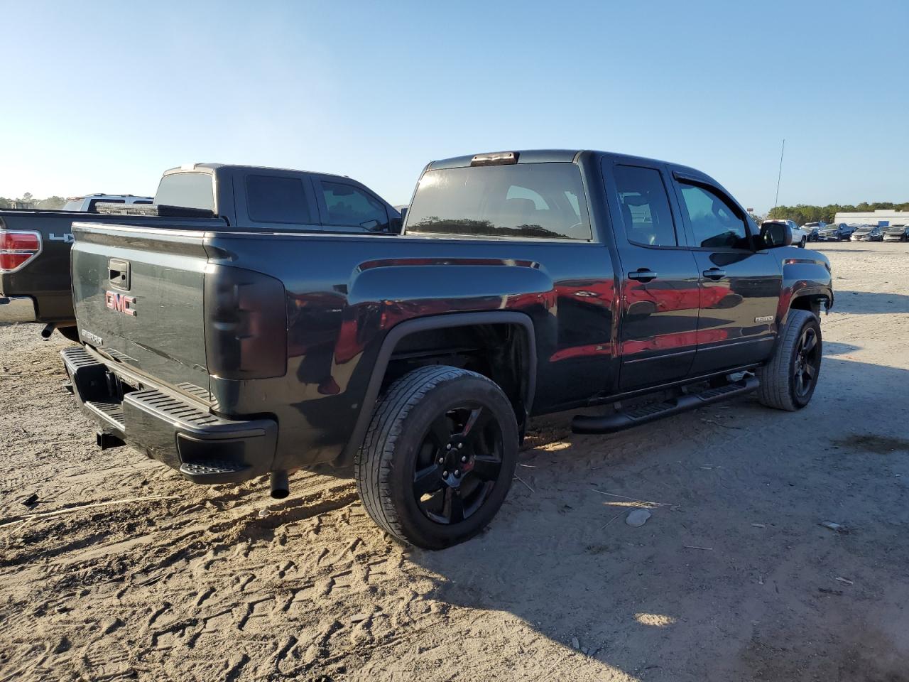 2018 GMC Sierra - Image 3