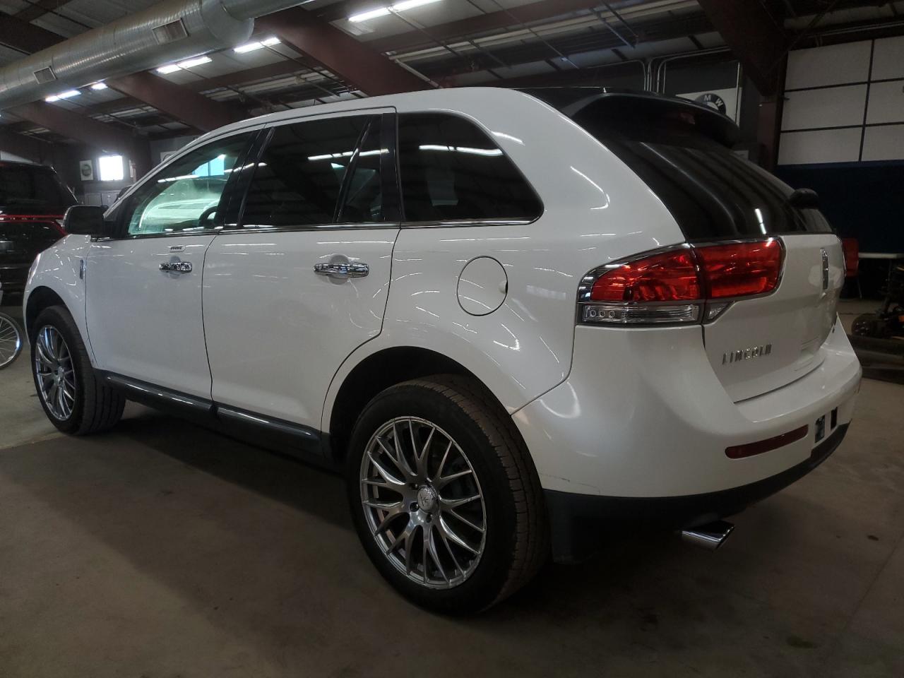 2014 Lincoln MKX - Image 2