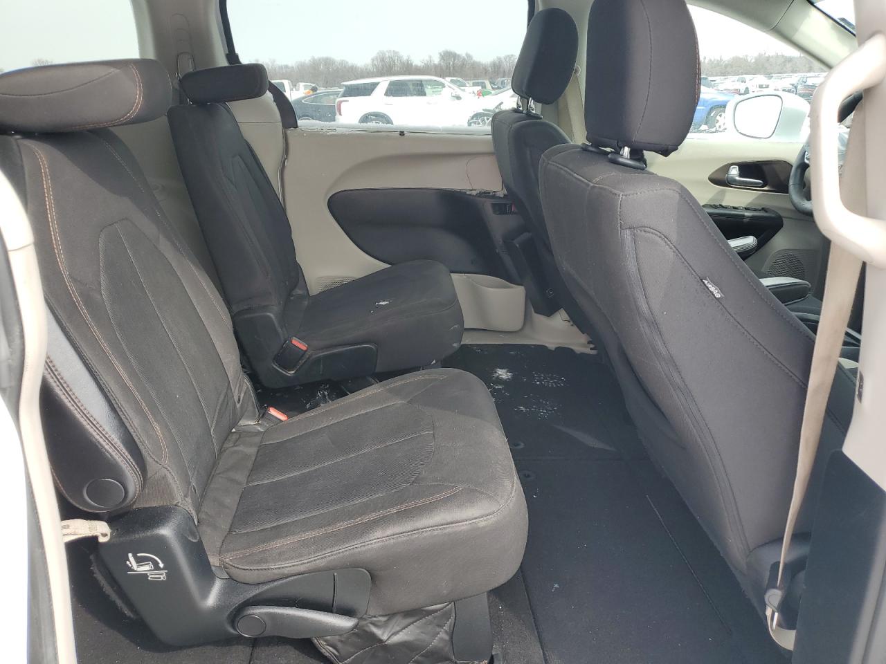 2018 Chrysler Pacifica - Image 11