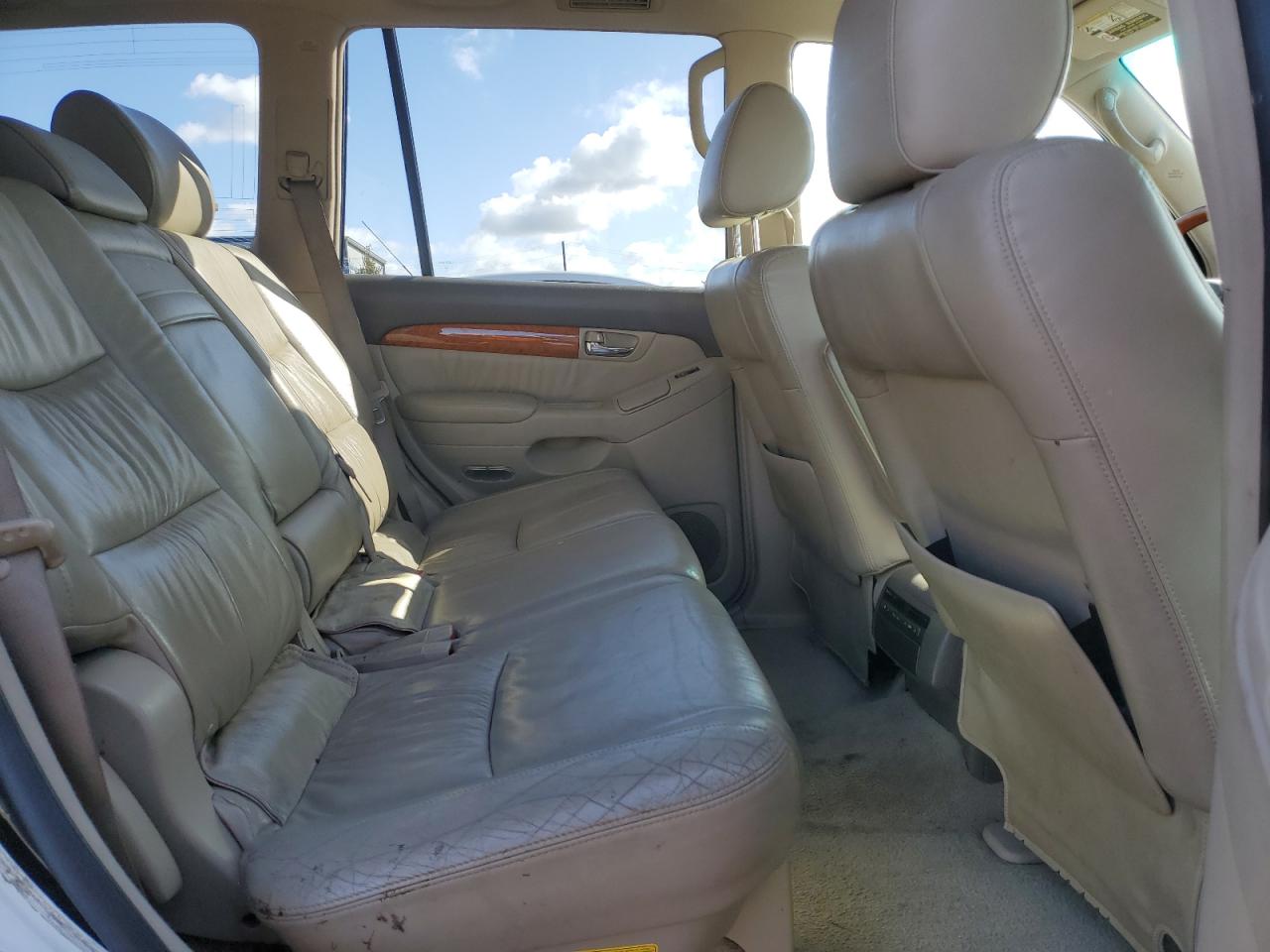 2005 Lexus GX - Image 11