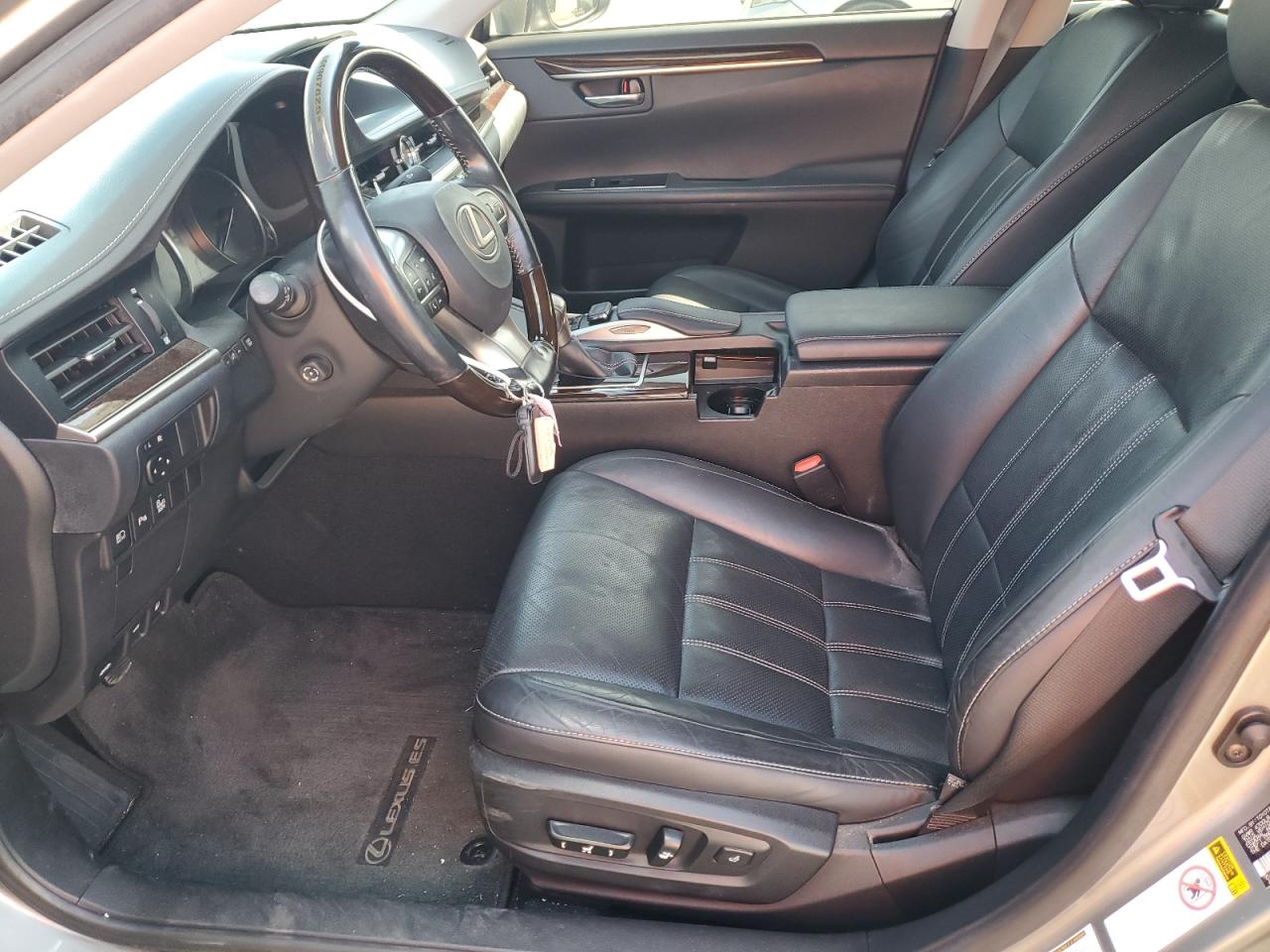 2016 Lexus ES - Image 7