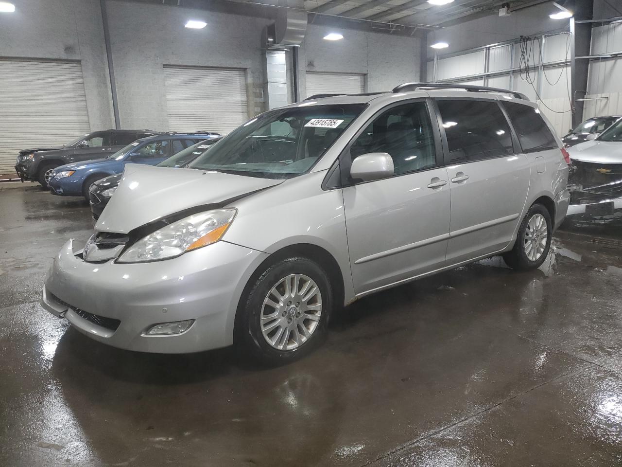 2010 Toyota Sienna - Image 1