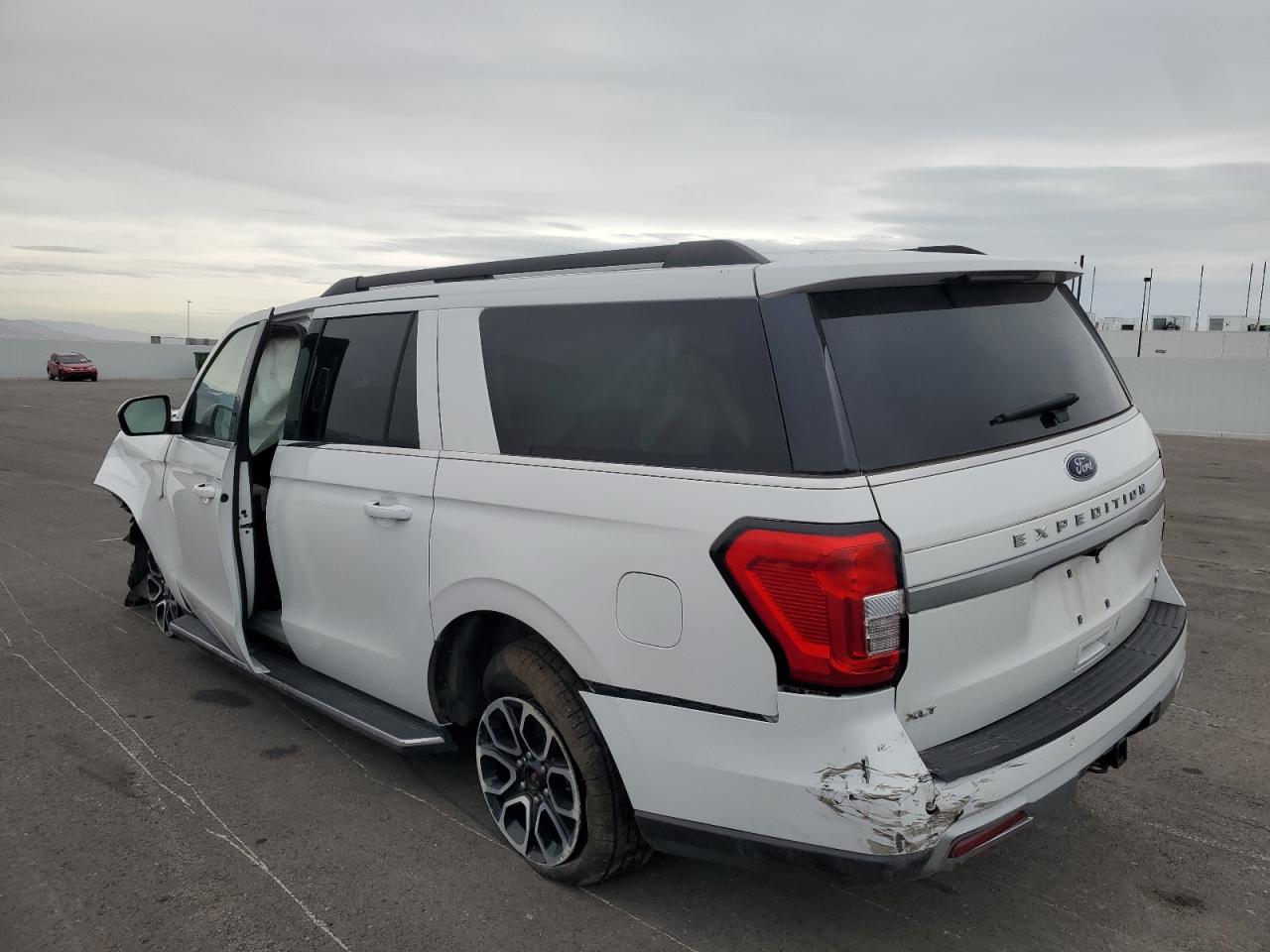 2023 Ford Expedition - Image 2