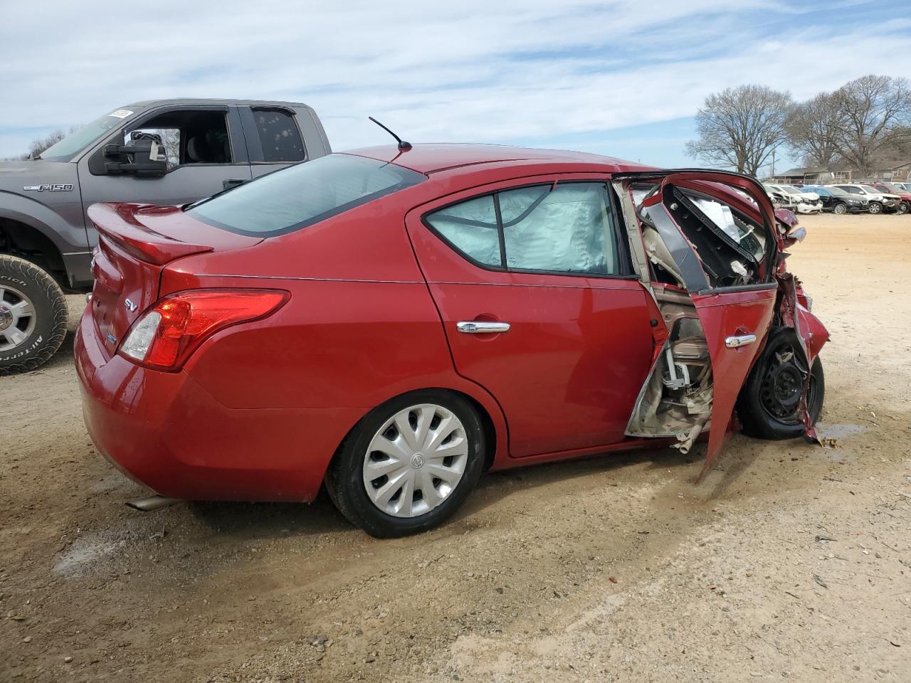 2014 Nissan Versa - Image 3